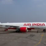 SC में वकील ने की CJI की तरफ जूता उछालने की कोशिश, लगाए सनातन का अपमान न सहने के नारे