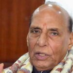 कानपुर गंगा के किनारे मिली 5 फीट लंबी मृत डॉल्फिन